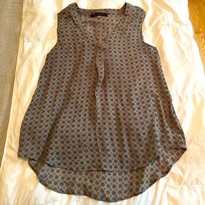 Size large sleeveless top, in great condition!